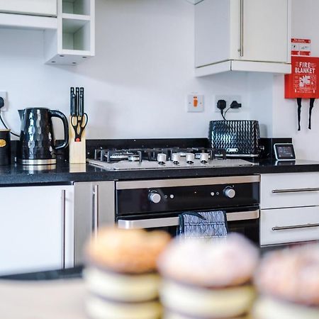Pristine 2-Bed House In Chester By 53 Degrees Property, Ideal For Families & Small Groups, Great Location - Sleeps 6 Hough Green 외부 사진