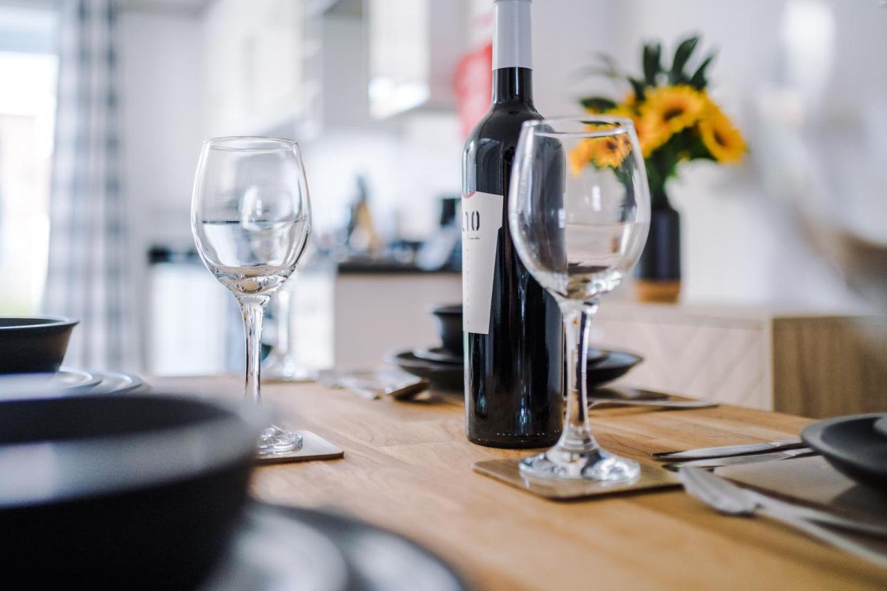 Pristine 2-Bed House In Chester By 53 Degrees Property, Ideal For Families & Small Groups, Great Location - Sleeps 6 Hough Green 외부 사진