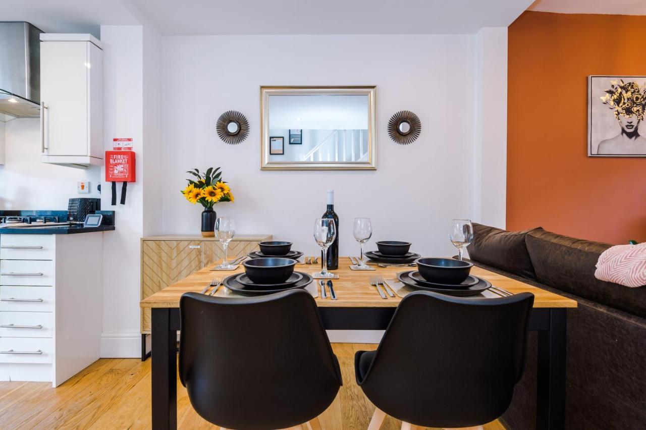 Pristine 2-Bed House In Chester By 53 Degrees Property, Ideal For Families & Small Groups, Great Location - Sleeps 6 Hough Green 외부 사진