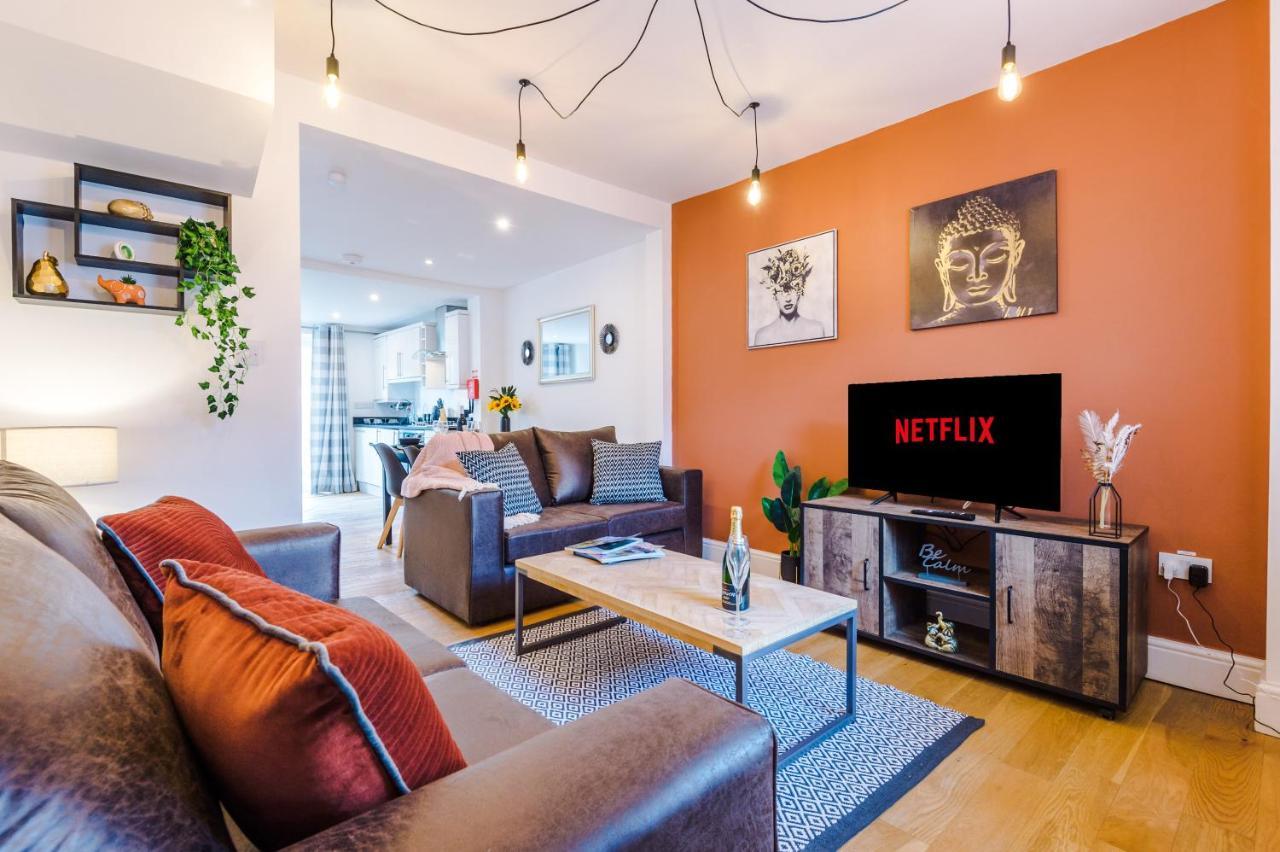 Pristine 2-Bed House In Chester By 53 Degrees Property, Ideal For Families & Small Groups, Great Location - Sleeps 6 Hough Green 외부 사진