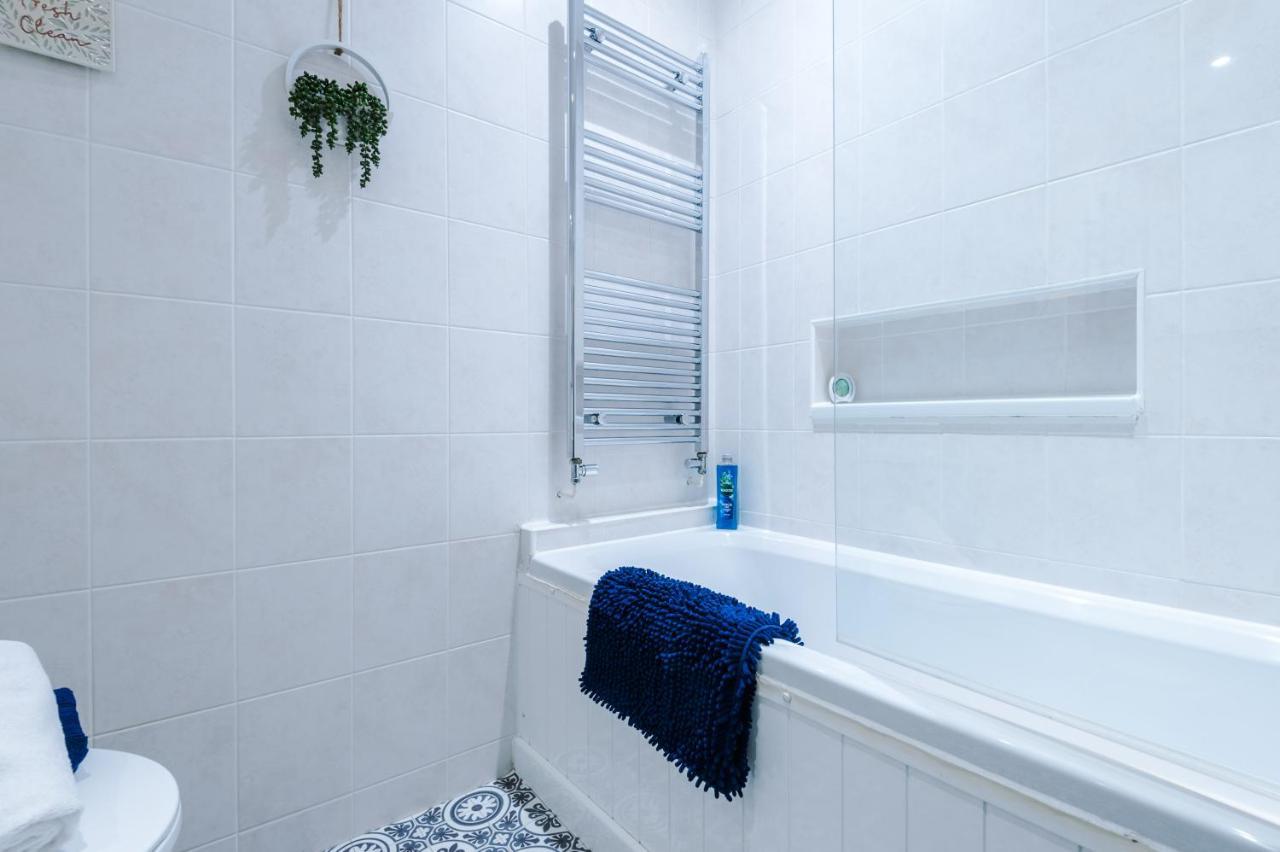 Pristine 2-Bed House In Chester By 53 Degrees Property, Ideal For Families & Small Groups, Great Location - Sleeps 6 Hough Green 외부 사진
