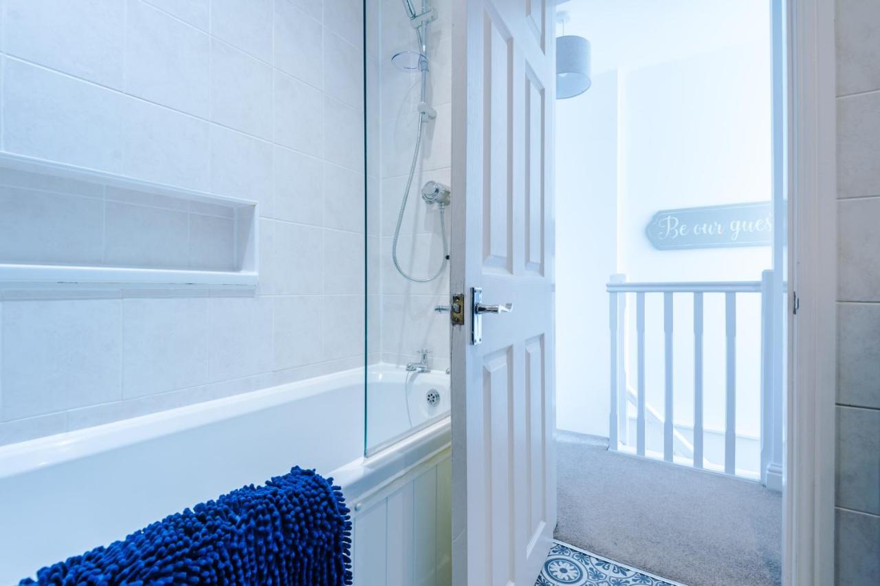 Pristine 2-Bed House In Chester By 53 Degrees Property, Ideal For Families & Small Groups, Great Location - Sleeps 6 Hough Green 외부 사진